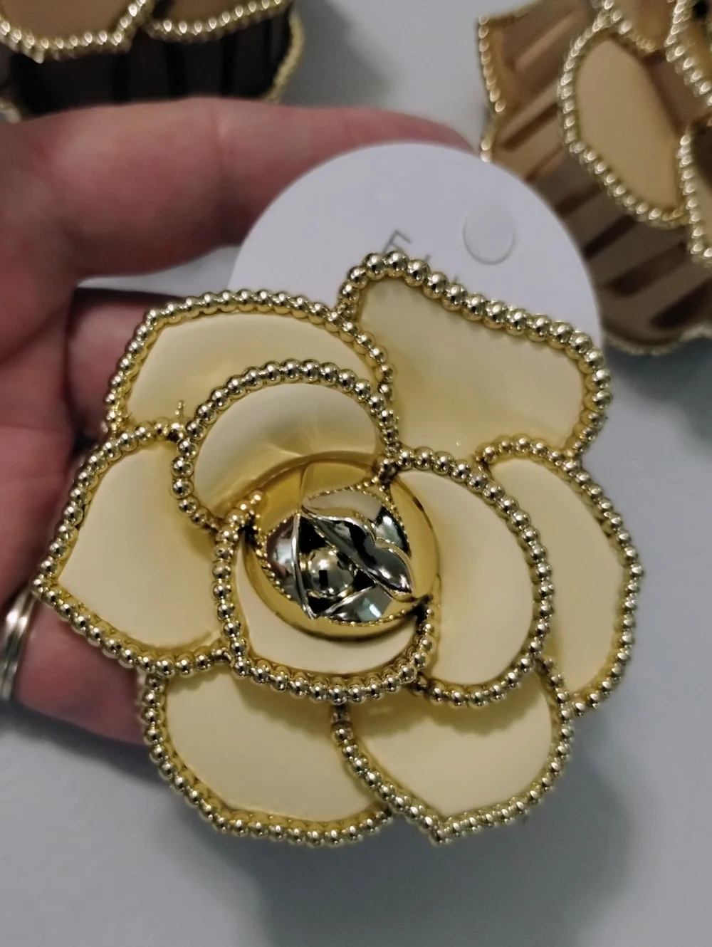 Camellia Hair Clips NWT 3 Pieces - Picture 4 of 12